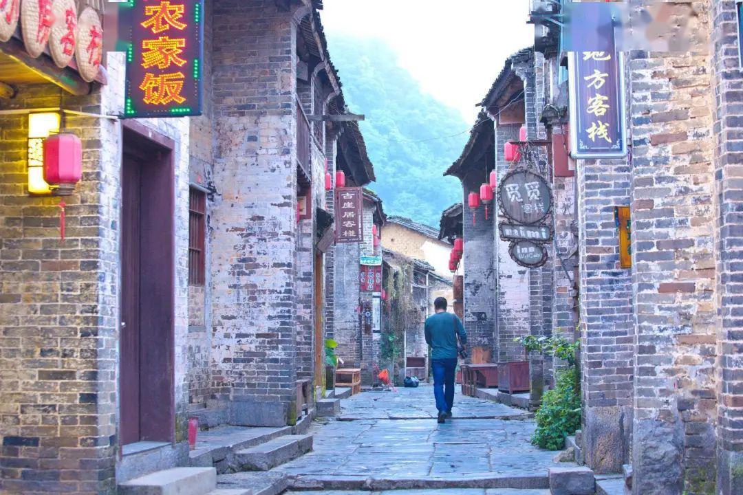 可爱的女生解救